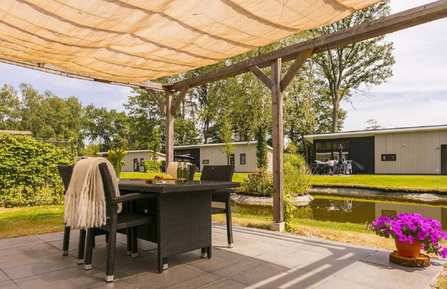 Sunlit Chalet by the Pond - Foto 7