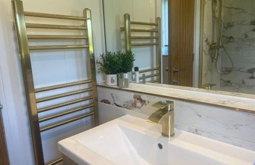 Phoenix Lodge - Luxury 2 ensuite bedrooms, lakeside views - Foto 38