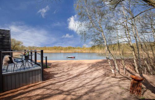 Stonelake Lodges - Birch Bank lakeside lodge with hot tub - Foto 2