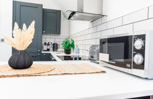 Superb Top Floor 1-Bedroom Flat With Charming Two Balconies - Foto 19