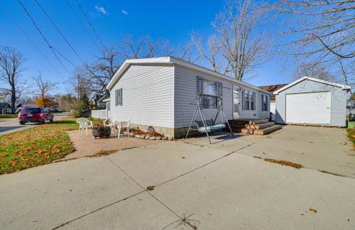 Walk to Houghton Lake! Family Retreat with Patio - Foto 24