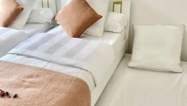 Le Domaine Réservé , parking et écrin de verdure - Foto 2