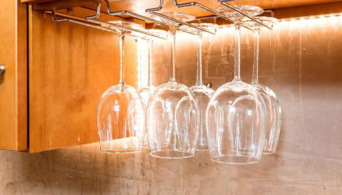 1BR in the Heart of Downtown Boston Famous Nightlife Theater District with Bed Full of Promises TD Garden Common Park MBTA - Foto 2, wardrobe