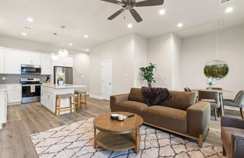 NEW Willow House KING Garage Sports Complex - Foto 1