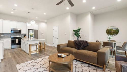 NEW Willow House KING Garage Sports Complex - Foto 1