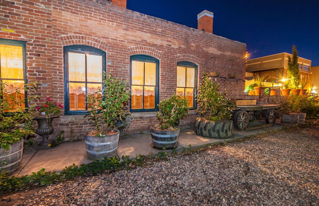 Elegant Loft-style Retreat in Old Firehouse Alley - Foto 22