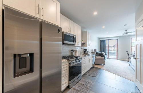 Stylish Grand Lake Retreat - King Bed - Walk to Lake - Foto 13