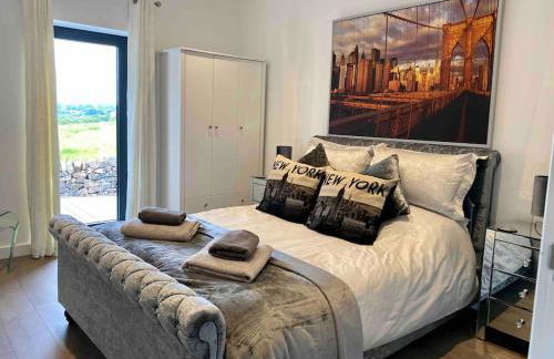 Luxury Accom with Amazing Views over Rudyard Lake - Photo 15