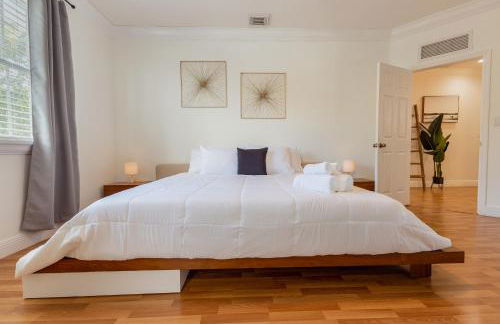 Miami Getaway Heated Pool Villa with Mini Golf & BBQ - Foto 23