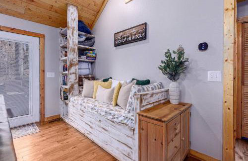 Whispering Pines Cabin - Photo 4