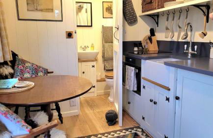 Plank Bridge Shepherds Hut in Orchard - Peaceful Escape for Two - Foto 12