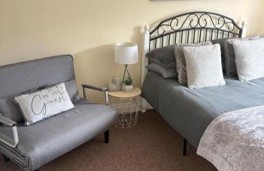 Flat 4 Cleethorpes apts - Photo 1