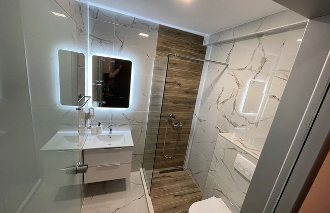 ARA Luxury Suites - Photo 32