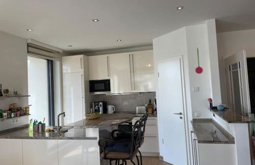 Lovely 2 bedroom apartment with free parking - Foto 19