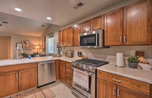 Family-Friendly Home, 6 Mi to Riverwalk Plaza - Foto 7