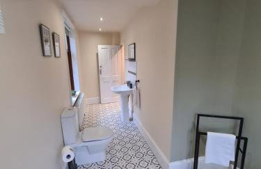 Spacious Mytholmroyd Apartment with River Views - Photo 17