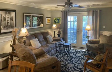 Classic City 3 bedroom 2 bath condo with deck close to UGA, Five Points, and Memorial Park in Athens - Photo 1