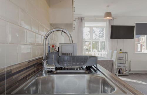 Large Family House - 5 Beds, 3 Baths, Full Kitchen - Foto 5