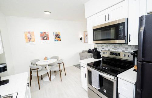 Close to the Action, Peaceful When You Return - Foto 5