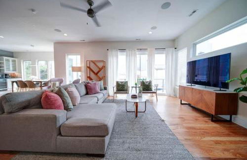 Luxe Townhome Rooftop Hot Tub Parking - Photo 6