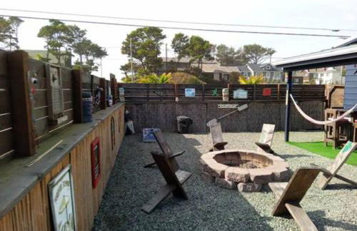 Tiki Escape w/ Amazing Mountain and Marsh Backdrop - Foto 7