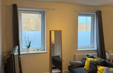 Brand-new flat, King Bed, Sofa Bed with full kitchen, Wi-Fi, self check-in Central location near everything - Foto 15