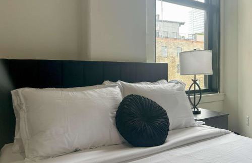 West Loop - City Views With In & Out Parking 6 - Photo 58