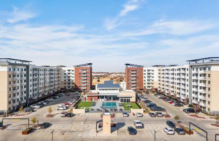 Lodgeur Denton - next to Rayzor Ranch, hospitals, close to UNT - Foto 25