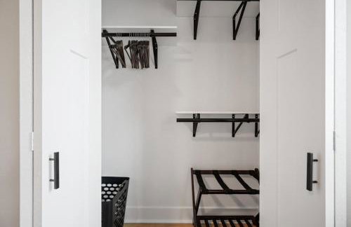 PFR Suites - Highland, 3BR 2BA Shadyside Condo, 2 King Beds, 3rd Floor Walkup - Foto 25