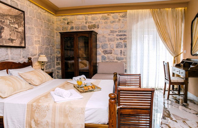 D & Sons Apartments - Photo 20