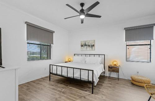 Enchanting 3 Bedroom Home Waterfront Pool and Spa - Foto 20