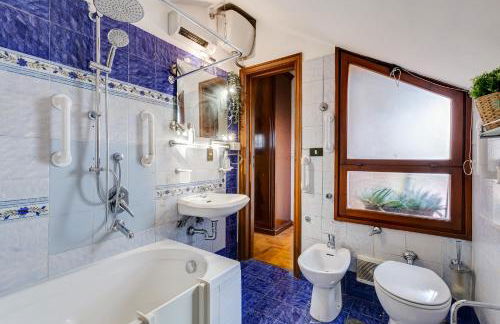 The Elegant Penthouse - Ampio Attico con Posto Auto - Foto 30