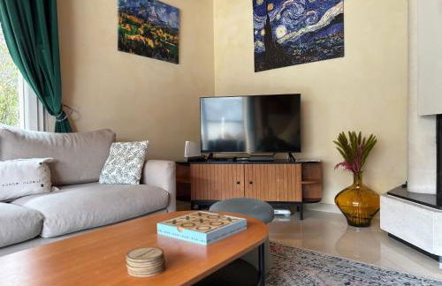 Le So Art, grande maison 4 chambres, terrain de pétanque, grand jardin clos, flipper, babyfoot, jeux Arcade, ping pong,1 km mer, proche golf, Port en Bessin, Bayeux et plages du débarquement, adaptée enfants - Foto 14