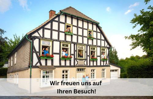 Ferienhaus Pape - 300m2, 17 Betten - mit großem privatem Garten, Pool, Dart, Sauna-, Grill- und Spielbereich - Ideal für Familien - Foto 65