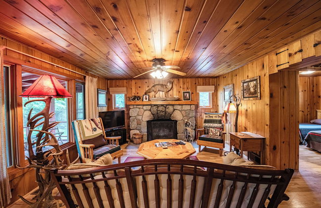 Cozy Riverside Getaway Pine Bend Cottage - Foto 21