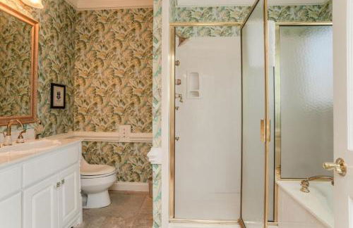 18 Fiddlers Cove Dr - 5 Bed/4 Bath w/ Resort Access & Golf Cart! - Photo 37