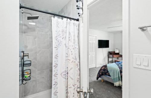 Spacious and Luxury Designed Ranch with Game Room - Foto 25