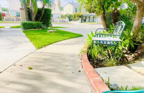 GREAT FOR BUSINESS & FAMILY TRIPS 3BD 2BA close to DESNEYLAND, FREE PARKING - Photo 8