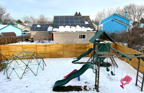 Hot Tub Steam Shower Gym in Charming Family Home! - Photo 29