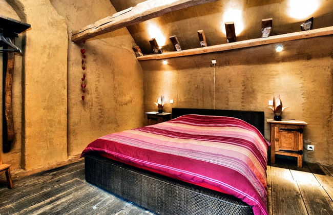 Relaxing Retreat Near Forests - Photo 5