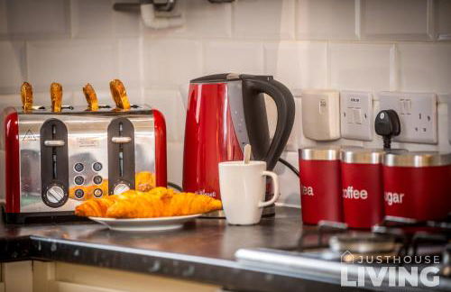 NEW Spacious Modern Townhouse Sleeps 12 Free Parking - Foto 11