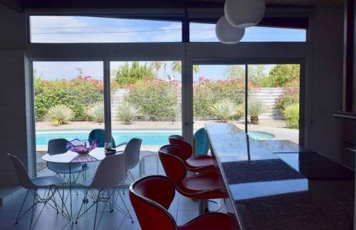 Live the Mid Mod Life at Mariposa Palms - Foto 53