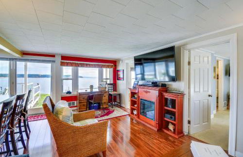 Bayfront Port Hadlock Retreat with Grill and Deck! - Foto 3