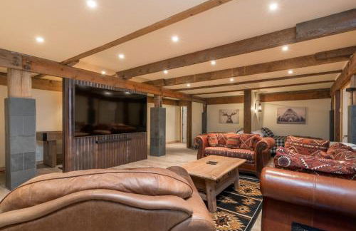 Bear Lodge with private Pool, Hottub, and Sauna! - Photo 17