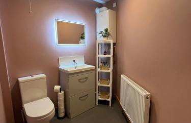 Private, Modern and Detached Garden Apartment - Photo 36