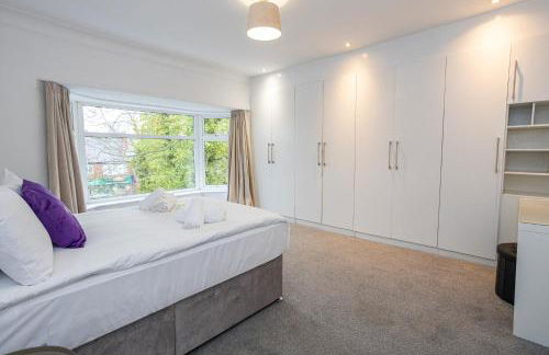 Pillo Rooms - Spacious 4 Bedroom Detached House close to Heaton Park - Foto 49
