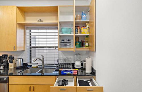 Houston Getaway by Downtown Pool Table Pets - Photo 12