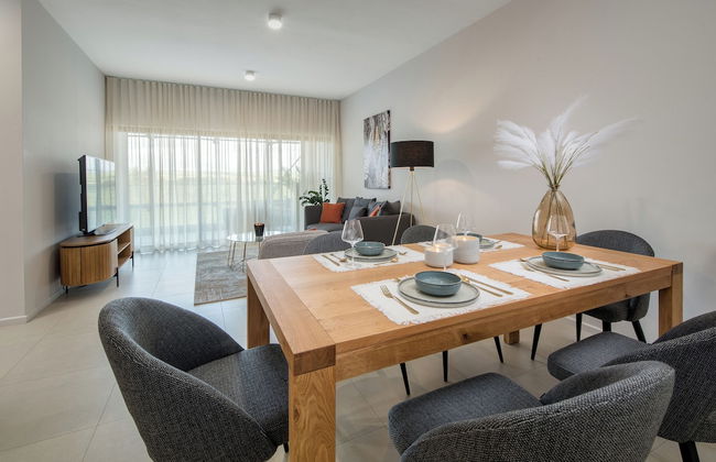 The Luxury Verdant Garden Hotel - Photo 7