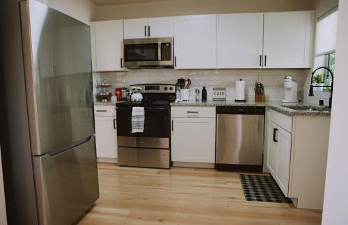 The White House, A Unique ABQ Stay in Central Location near Uptown - Foto 18