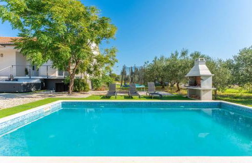 Cozy Home In Prkos With Jacuzzi - Foto 7